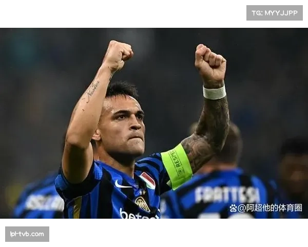 劳塔罗爆射瞬间,国米球迷欢呼雀跃 劳塔罗爆射瞬间,国米球迷欢呼雀跃